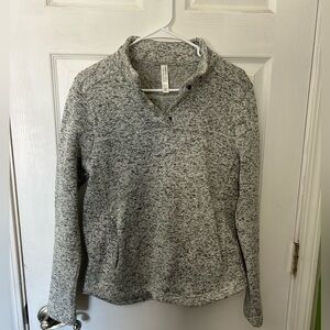 Freedom Trail by Kyodan pullover sweatshirt. EUC. Black and White. Size Medium.